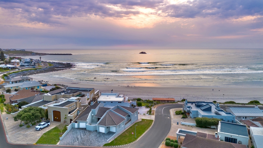 7 Bedroom Property for Sale in Yzerfontein Western Cape